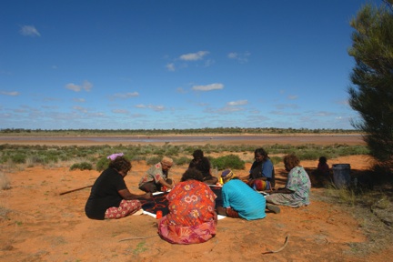 Spinifex Women Work on Collaborative Canvas 432