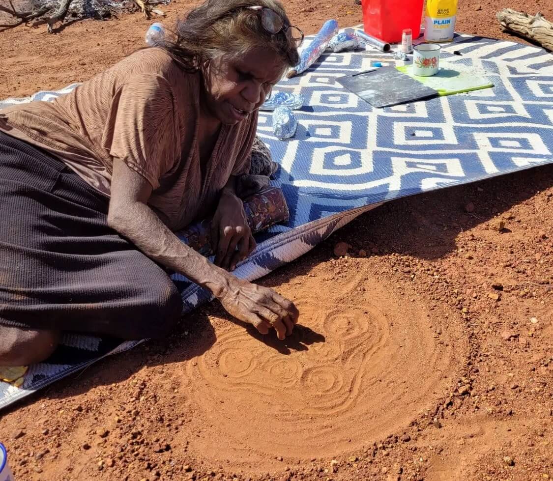 Stories Drawn in Sand - Ninuku Arts Stories Drawn in Sand - Ninuku Arts